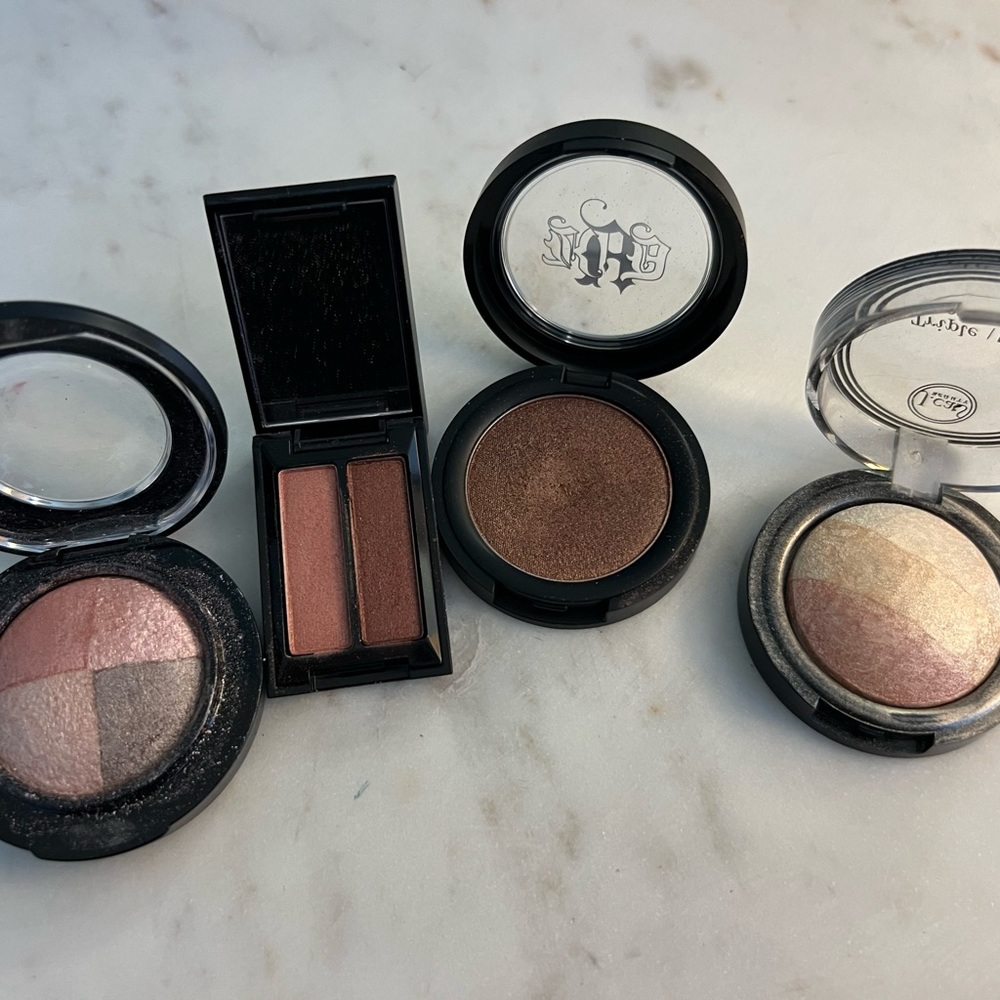 Assorted eyeshadows - Picture 2 of 3